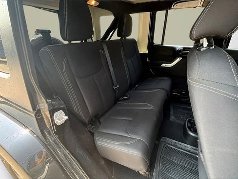Used 2018 Jeep Wrangler Unlimited Sahara image 23