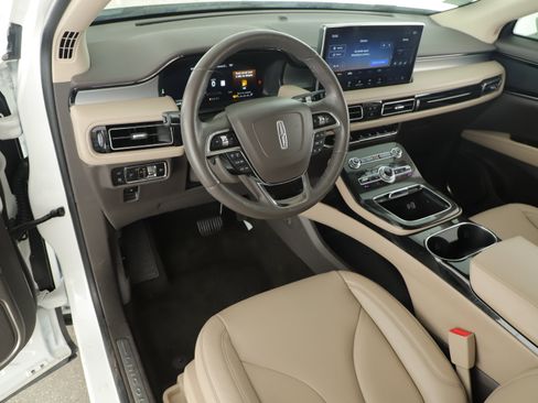 Used 2023 Lincoln Nautilus AWD w/ Premium Package image 9