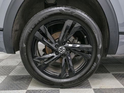 Used 2025 Volkswagen Atlas Cross Sport SEL R-Line image 20