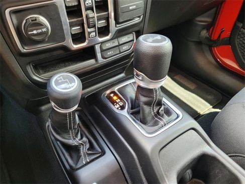 Used 2022 Jeep Wrangler Unlimited Sahara image 33