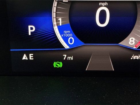 Used 2025 Volkswagen Jetta SE FWD image 12