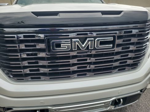 Used 2025 GMC Sierra 1500 Denali Ultimate AWD/4WD image 3