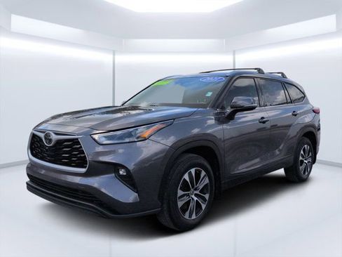 Used 2021 Toyota Highlander XLE FWD image 7