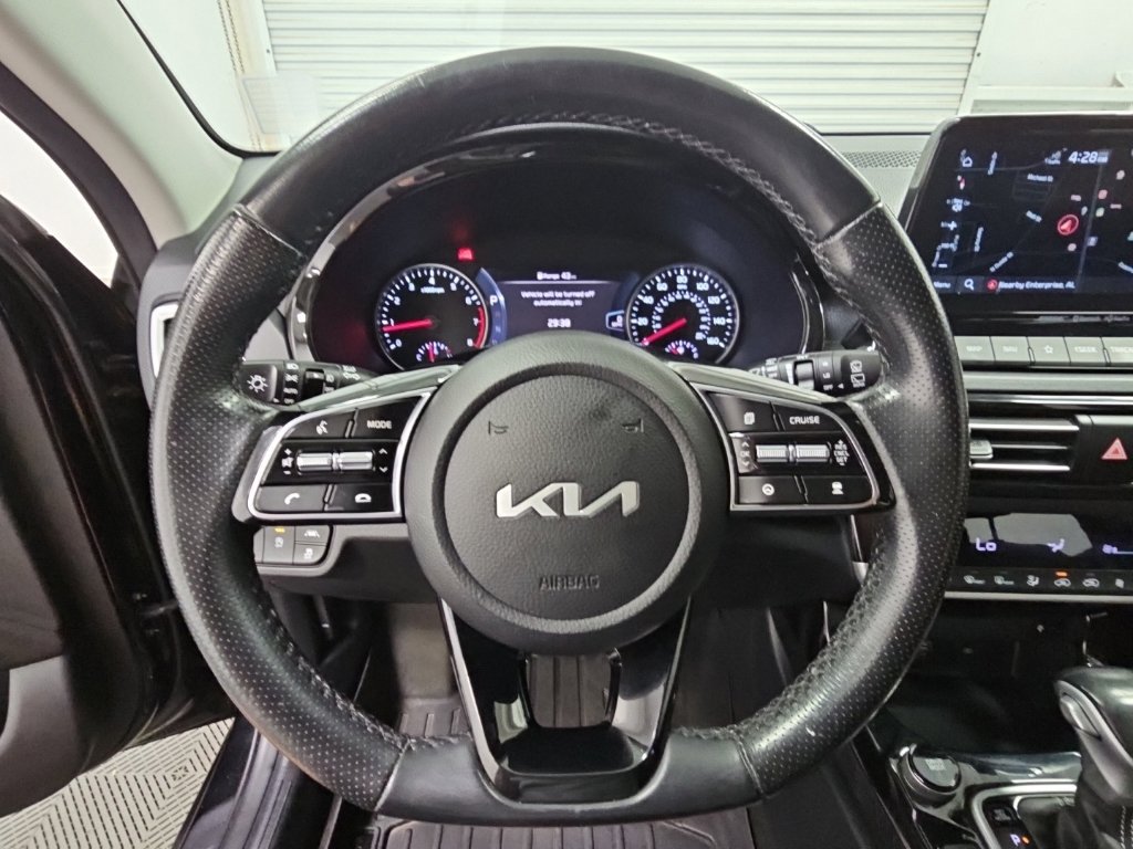 Used 2023 Kia Seltos SX w/ SX Sunroof Package AWD/4WD image 24