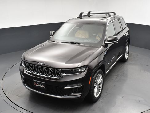 Used 2022 Jeep Grand Cherokee Summit w/ Advanced Protech Group IV AWD/4WD image 22