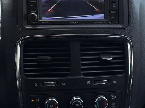 Used 2018 Dodge Grand Caravan SE image 11