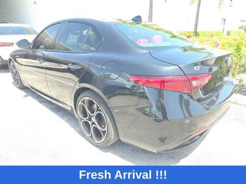 Used 2022 Alfa Romeo Giulia Veloce RWD image 5