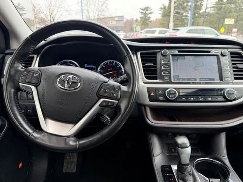 Used 2017 Toyota Highlander Limited Platinum image 22