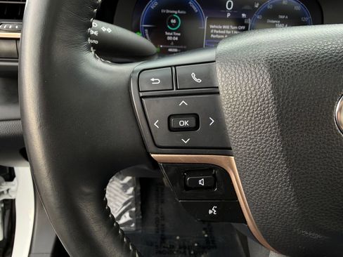 Used 2024 Toyota Crown Limited image 30