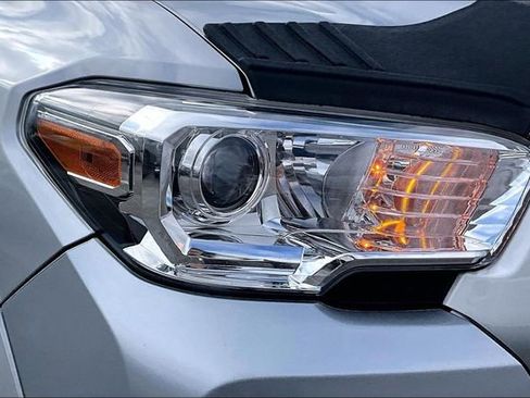 Used 2022 Toyota Tacoma SR5 w/ Technology Package image 27