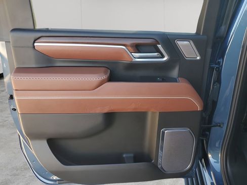 Used 2025 GMC Sierra 2500 Denali Ultimate w/ Max Trailering Package image 17