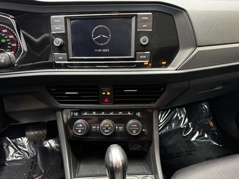 Used 2019 Volkswagen Jetta SE image 23