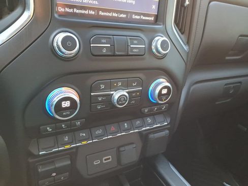 Used 2022 GMC Sierra 2500 AT4 w/ AT4 Premium Plus Package AWD/4WD image 16