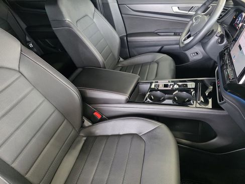 Used 2025 Volkswagen Atlas Cross Sport SEL R-Line AWD/4WD image 11