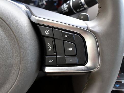 Used 2019 Jaguar XE Prestige image 33