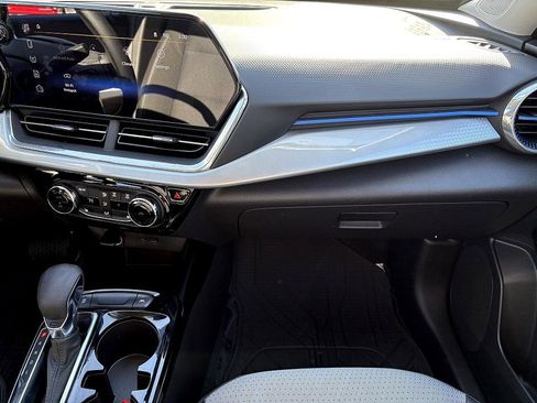 Used 2024 Chevrolet Trax LT w/ LT Convenience Package image 14