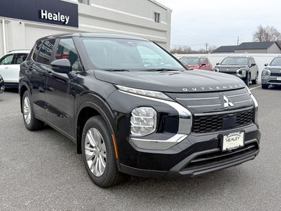 New 2025 Mitsubishi Outlander ES