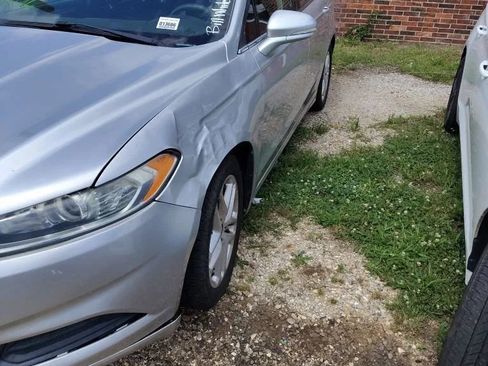 Used 2014 Ford Fusion SE FWD image 3