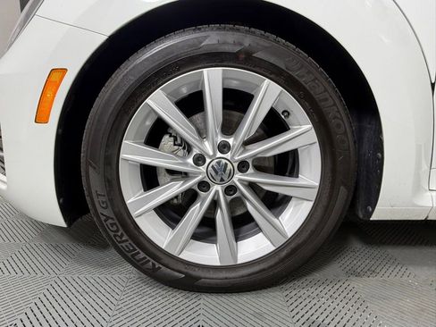 Used 2019 Volkswagen Beetle 2.0T SE image 11