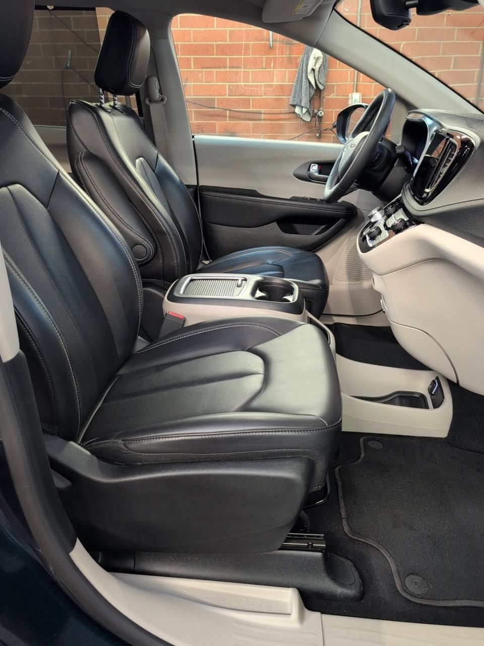 Used 2023 Chrysler Pacifica Touring-L FWD image 22