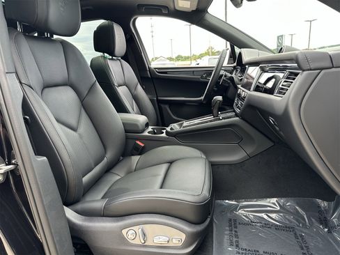 New 2025 Porsche Macan Turbo image 18