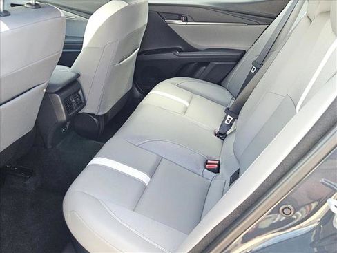 Used 2025 Toyota Camry SE image 19