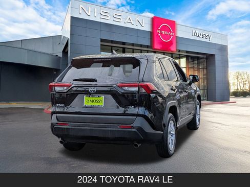 Used 2024 Toyota RAV4 LE image 9