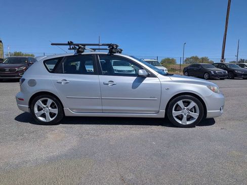 Used 2004 MAZDA MAZDA3 s w/ Moonroof & 6-CD Pkg image 4