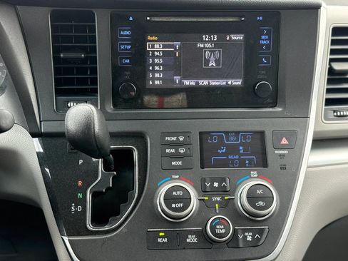 Used 2017 Toyota Sienna L FWD image 20