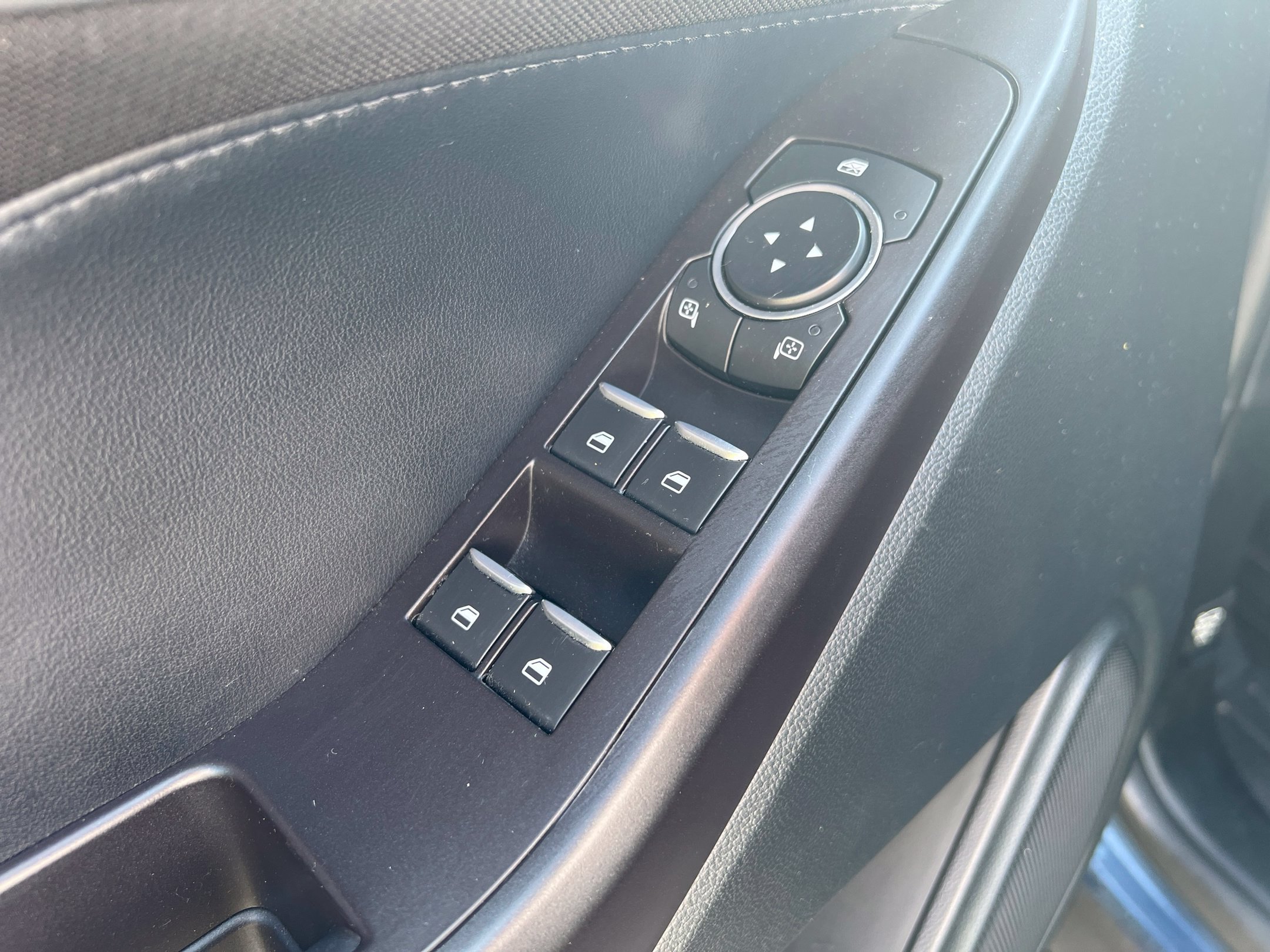 Used 2020 Ford Explorer XLT w/ Comfort Package AWD/4WD image 15
