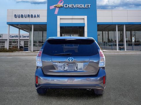 Used 2017 Toyota Prius V Three w/ Carpet Mat Package FWD image 5
