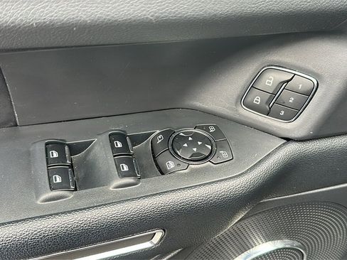 Used 2024 Ford Expedition XLT image 12