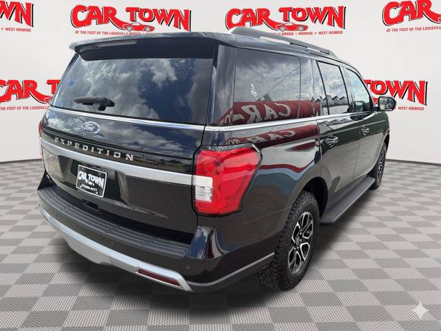 Used 2024 Ford Expedition XLT AWD/4WD image 11