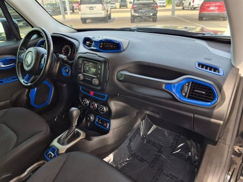 Used 2017 Jeep Renegade Latitude AWD/4WD image 21