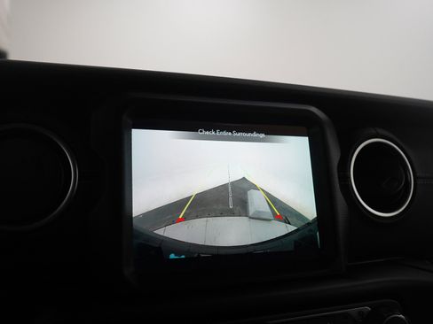 Used 2022 Jeep Wrangler Unlimited Sahara w/ Cold Weather Group image 27