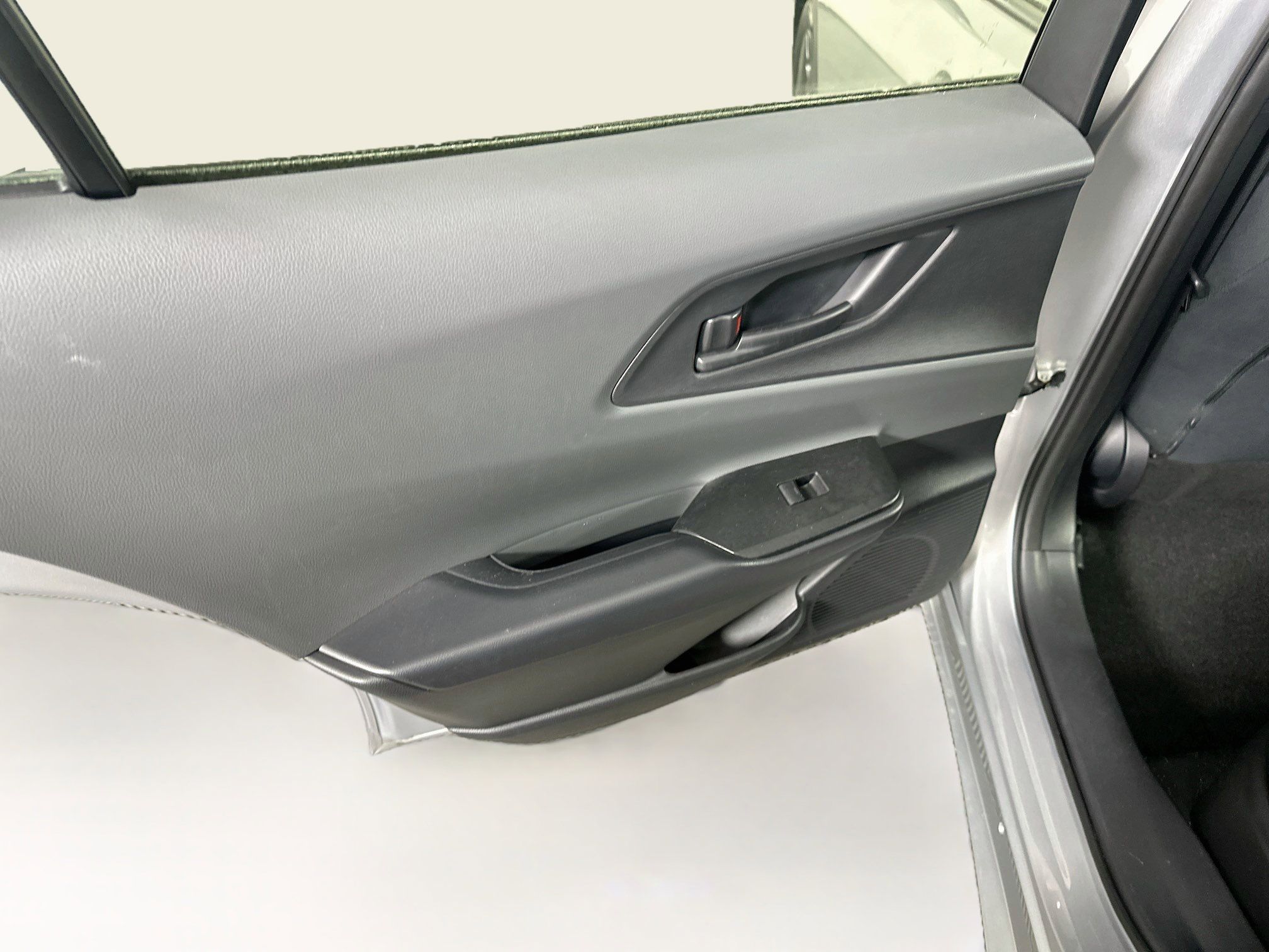 Used 2025 Toyota Prius LE FWD image 26