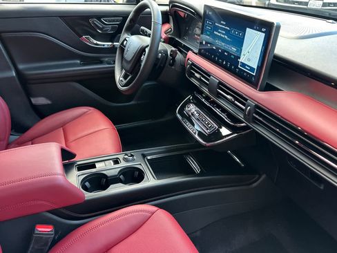 New 2025 Lincoln Corsair Reserve image 16