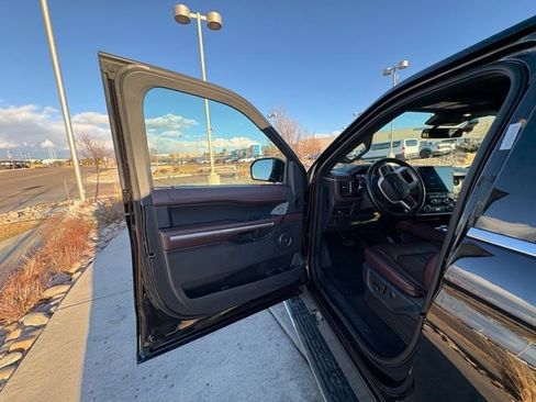 Used 2024 Ford Expedition Limited image 10