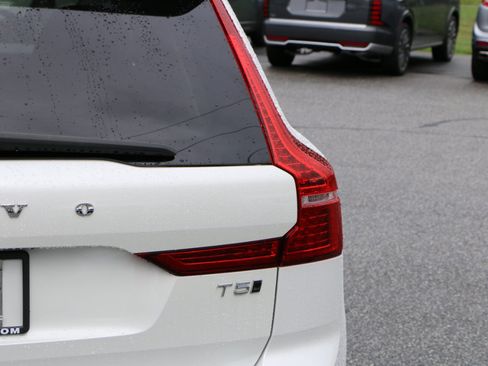 Used 2018 Volvo XC60 T5 Momentum w/ Convenience Package AWD/4WD image 7