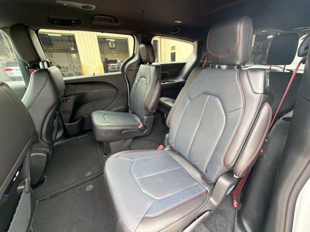 New 2027 Chrysler Pacifica Select FWD image 15