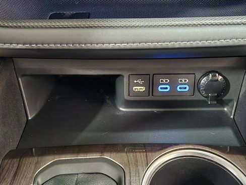 Used 2022 Toyota Highlander Platinum AWD/4WD image 39