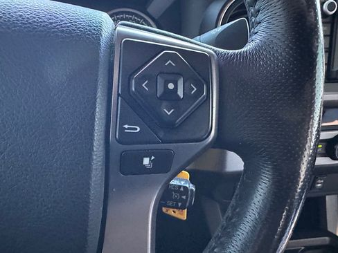 Used 2017 Toyota Tacoma SR5 image 19