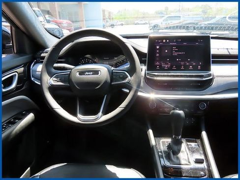 Used 2023 Jeep Compass Limited w/ Sun and Sound Group AWD/4WD image 11