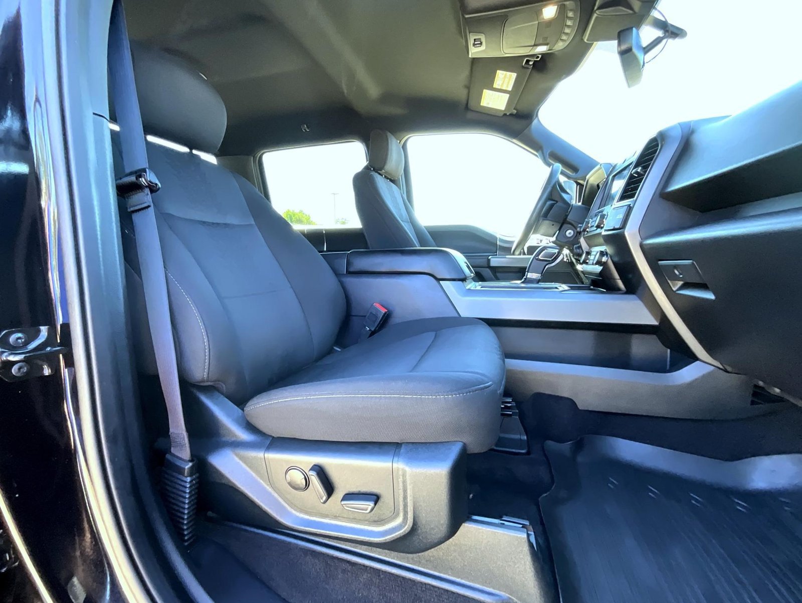 Used 2020 Ford F150 XLT w/ Equipment Group 302A Luxury AWD/4WD image 20