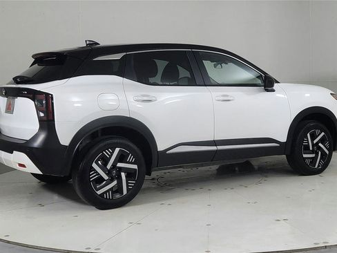 Used 2025 Nissan Kicks SV image 8