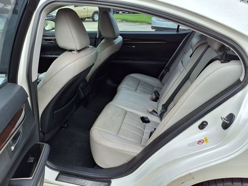 Used 2016 Lexus ES 350 w/ Luxury Package w/Wood Trim FWD image 12