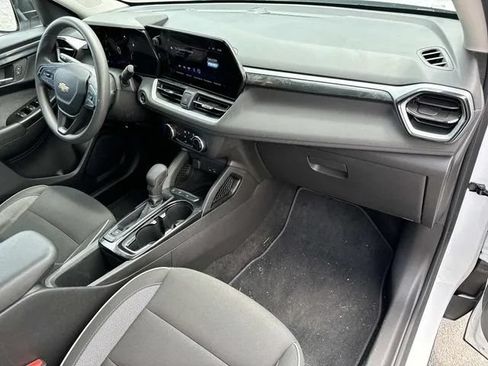 Used 2024 Chevrolet TrailBlazer LS FWD image 26