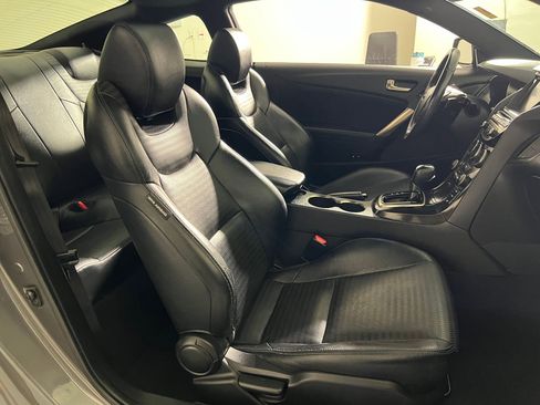 Used 2013 Hyundai Genesis 3.8 image 34