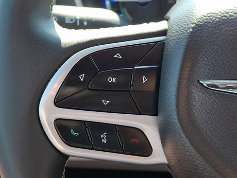 Used 2024 Chrysler Pacifica Limited FWD image 22