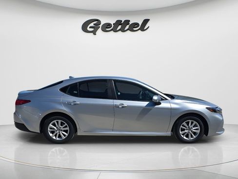 Used 2025 Toyota Camry LE image 3